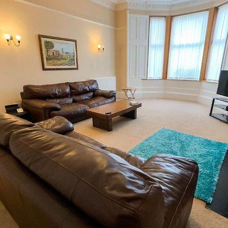 Large Glasgow South Family Home - Free Parking 외부 사진