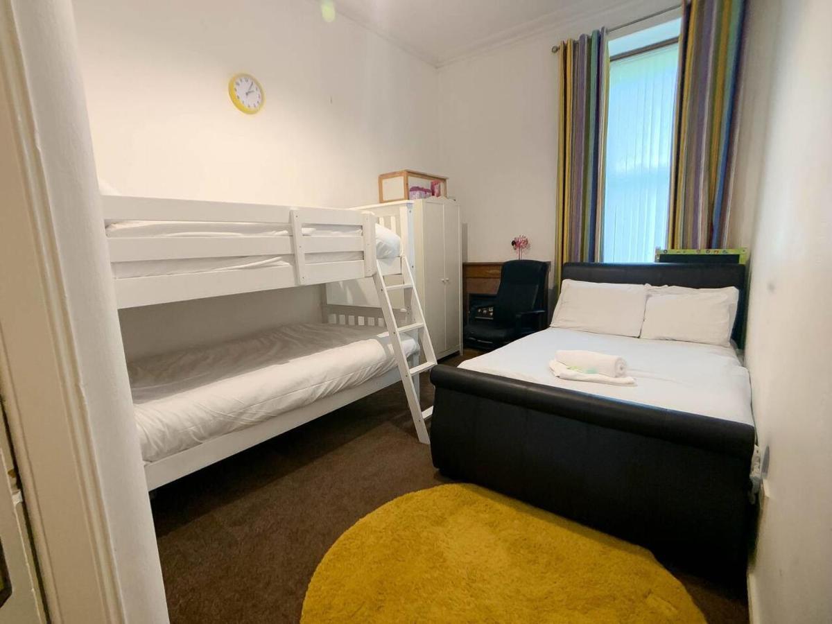 Large Glasgow South Family Home - Free Parking 외부 사진